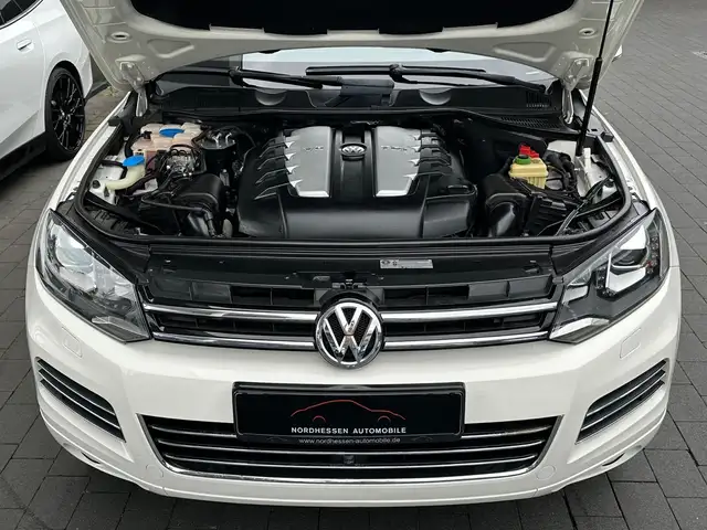 Volkswagen Touareg view 6