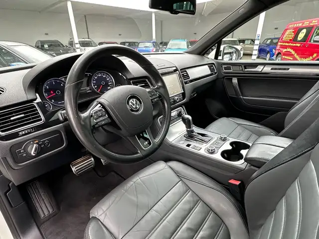 Volkswagen Touareg view 12