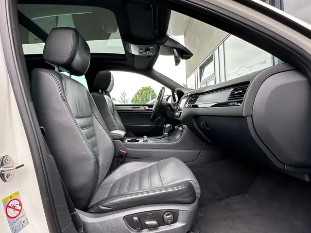 Volkswagen Touareg view 15