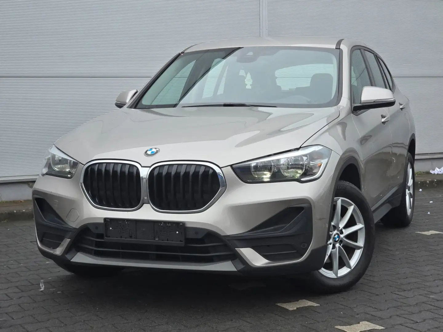 BMW X1 sDrive18d (Automatik/Navi/1-Hand) Beige - 2