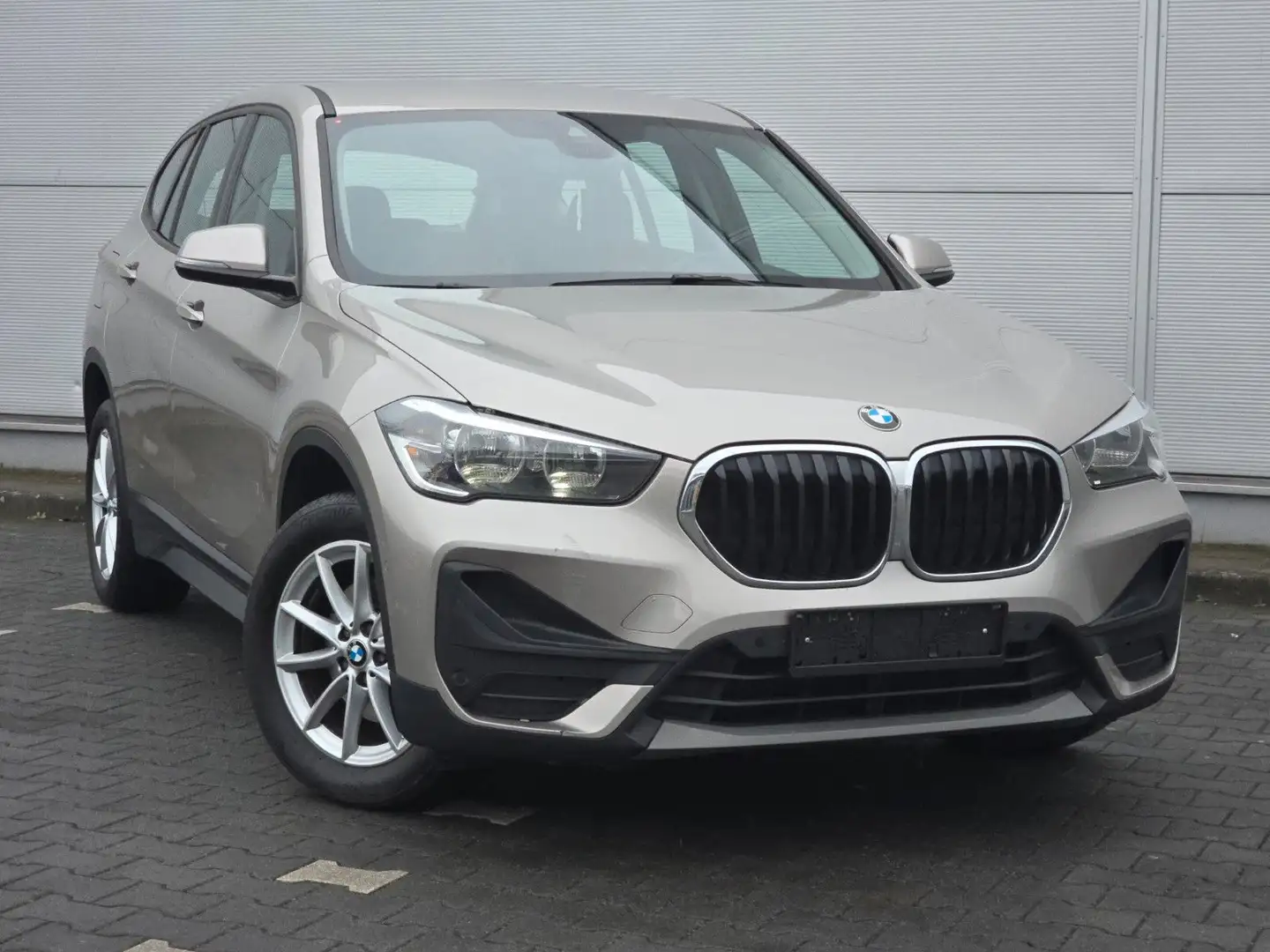 BMW X1 sDrive18d (Automatik/Navi/1-Hand) Beige - 1