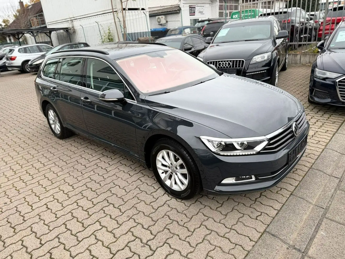 Volkswagen Passat Variant Comfortline*LED*TMP*SHZG*PDC* Grau - 1
