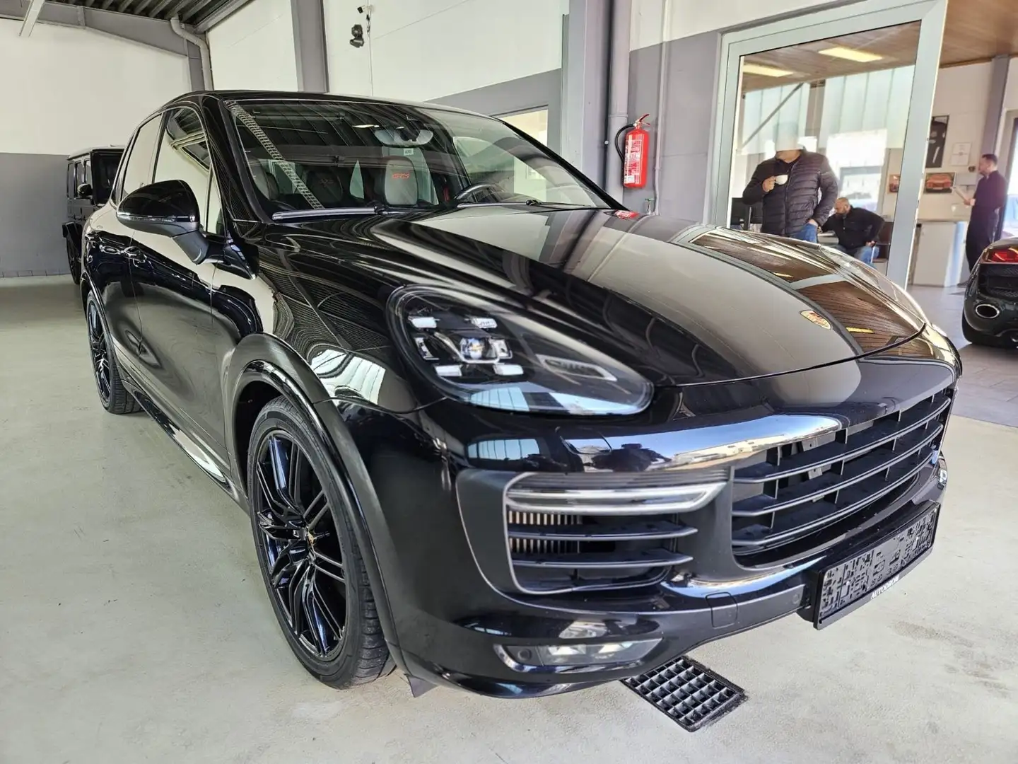 Porsche Cayenne GTS Sport-Chrono-Paket+Pano+21"+Kamera Чорний - 1