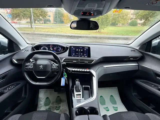 Peugeot 5008 view 14