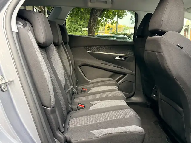 Peugeot 5008 view 11