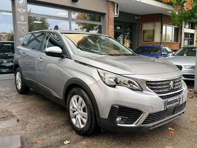 Peugeot 5008 view 6