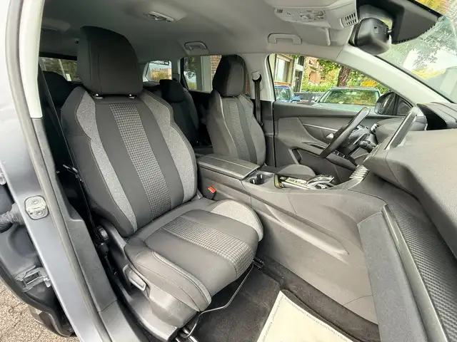 Peugeot 5008 view 8