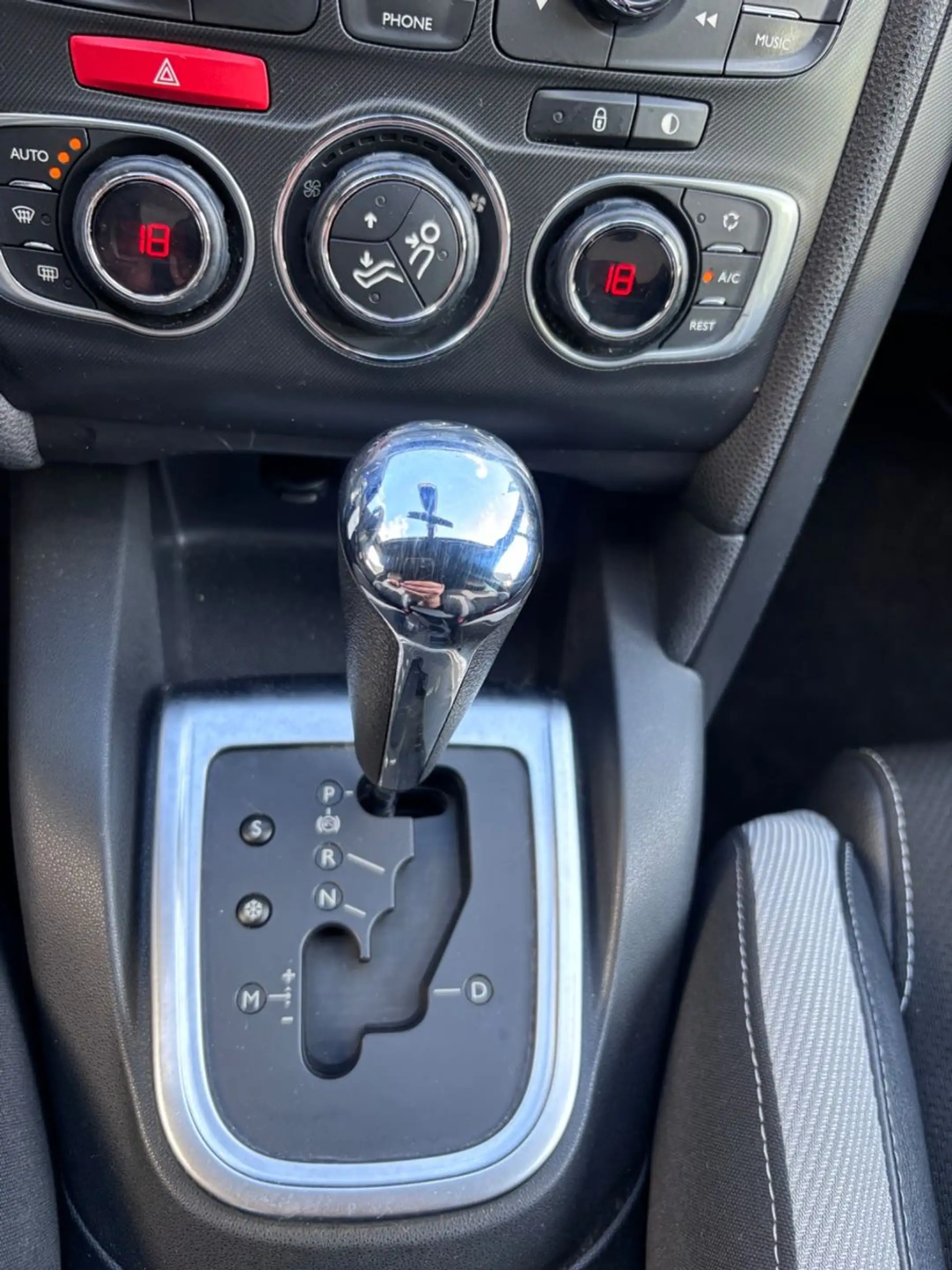 Citroen DS4 SoChic~Automatik~MultiLenkrad~Massage~PDC — photo 17