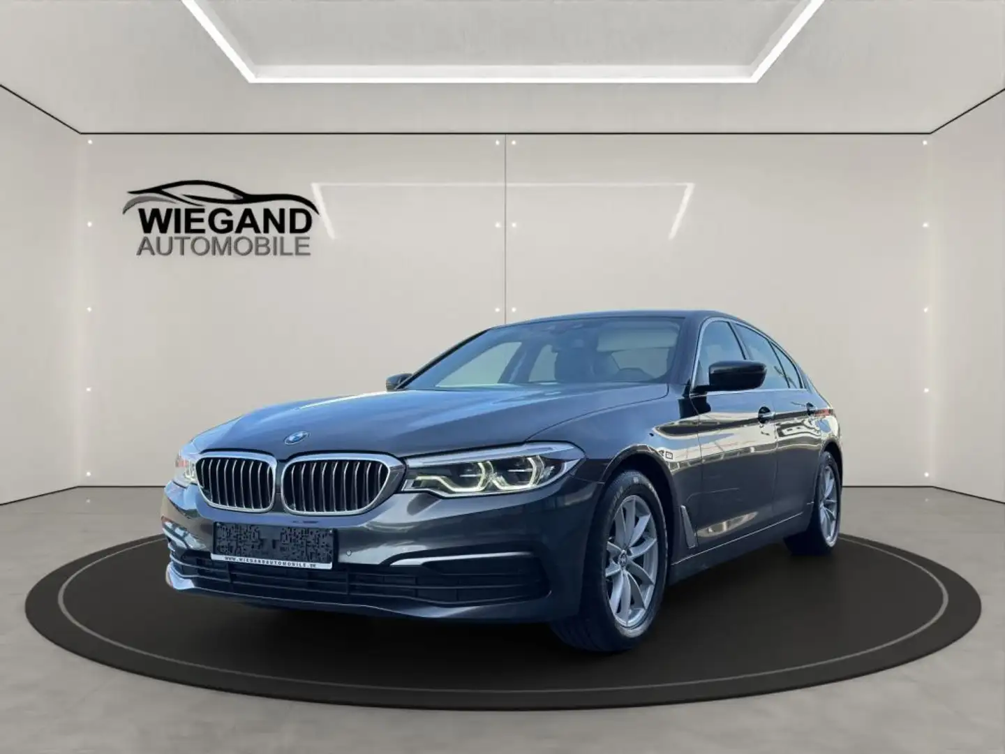 BMW 520 d AUT.+NAVI+BUSINESS+INNO+LEDER+LED+KAMERA Grau - 1