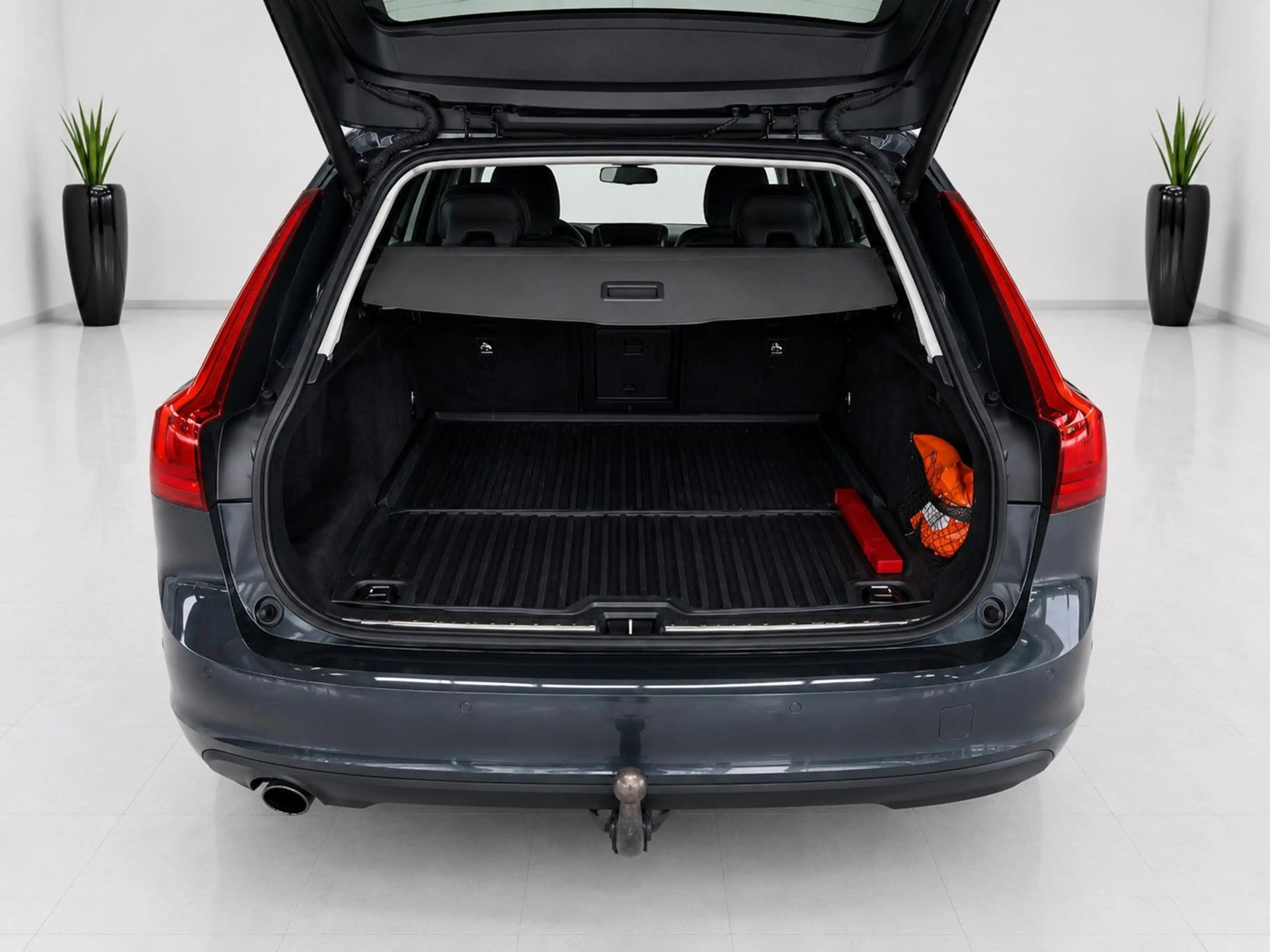 Volvo V90 Kombi R-Design — photo 8