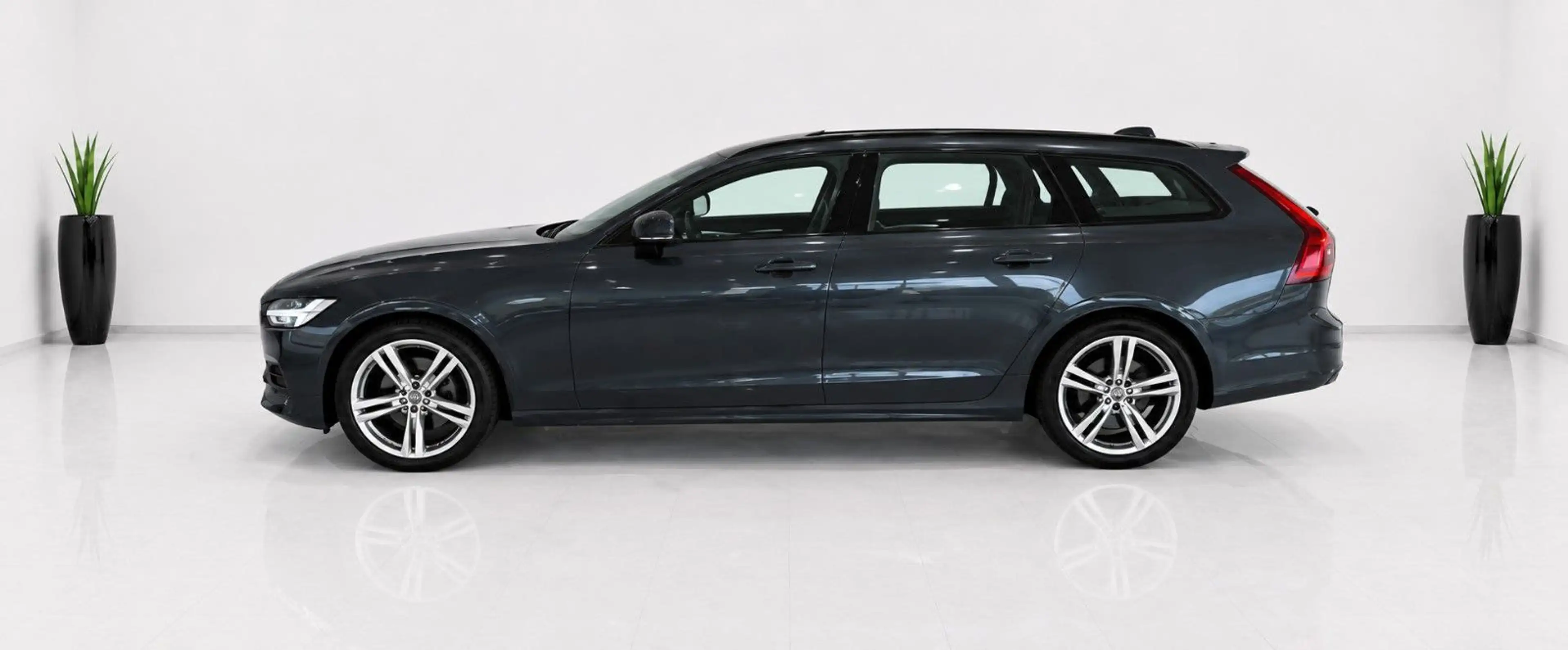 Volvo V90 Kombi R-Design — photo 2