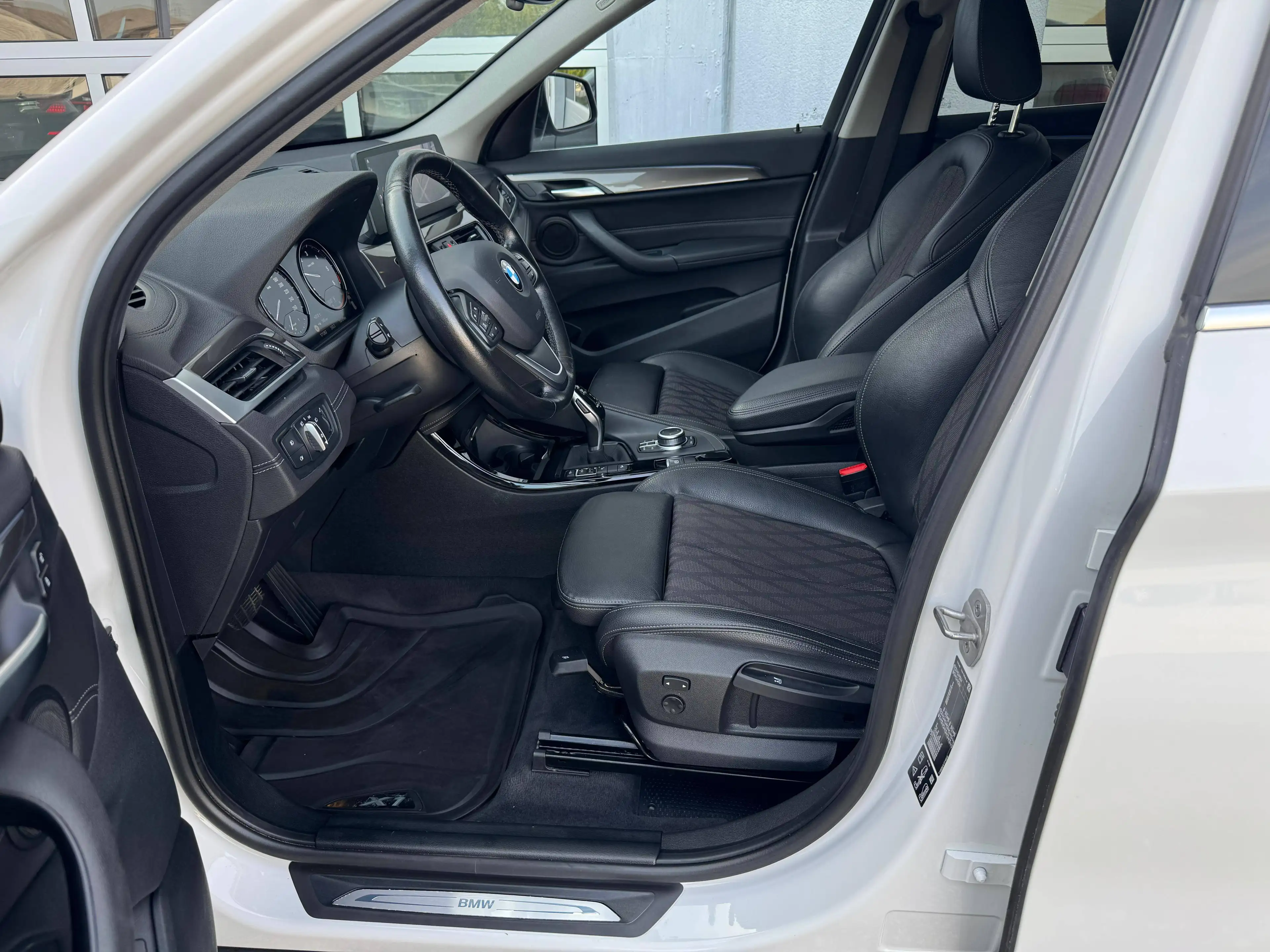 BMW X1 xDrive 18 d xLine/LED-XENON/Navi/Ambiente-Beleuchtung — photo 14