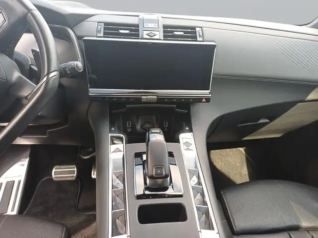 DS Automobiles DS 7 Crossback view 12
