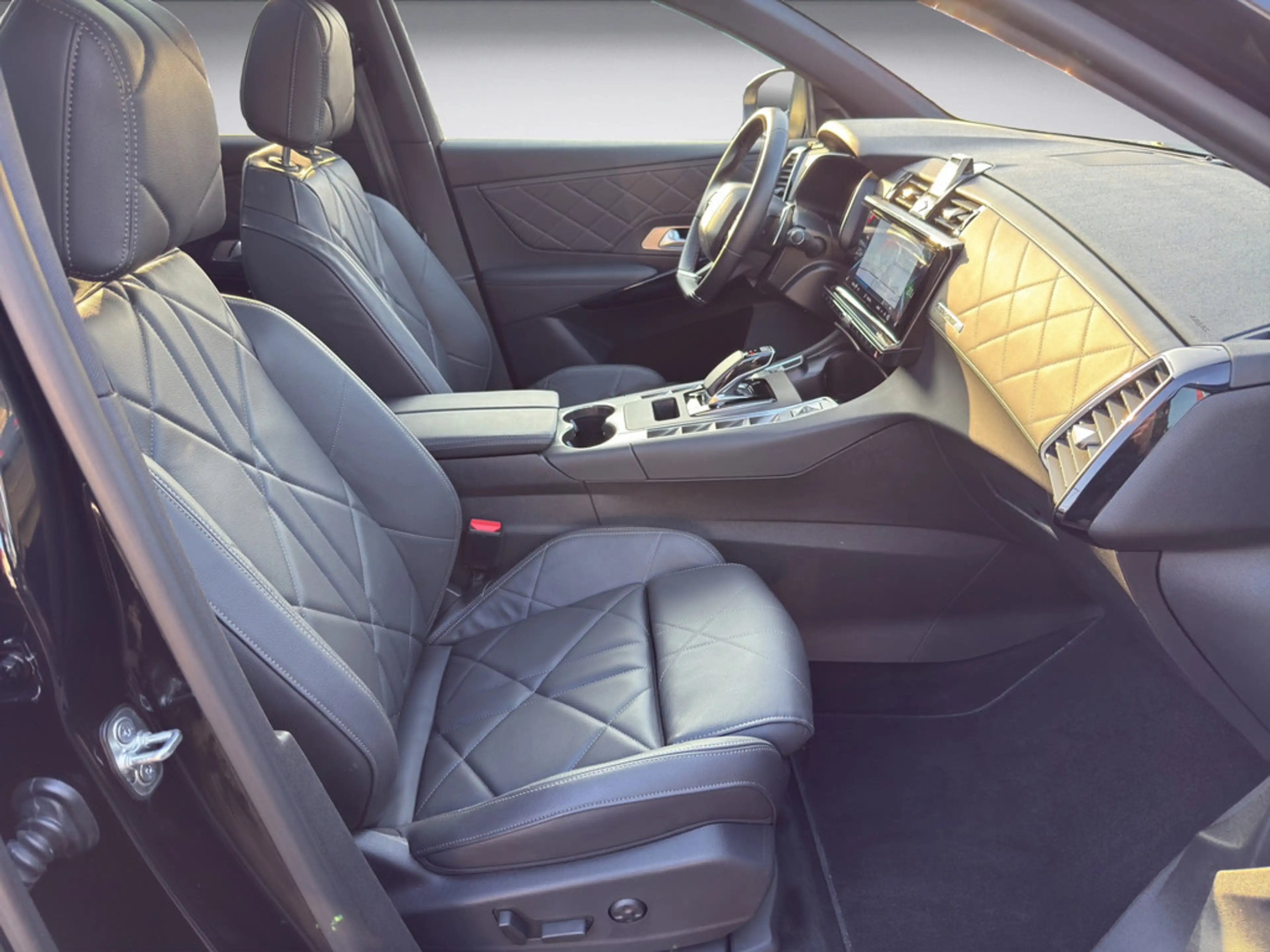 DS Automobiles DS 7 1.6 E-Tense 225 Grand Chic — photo 14