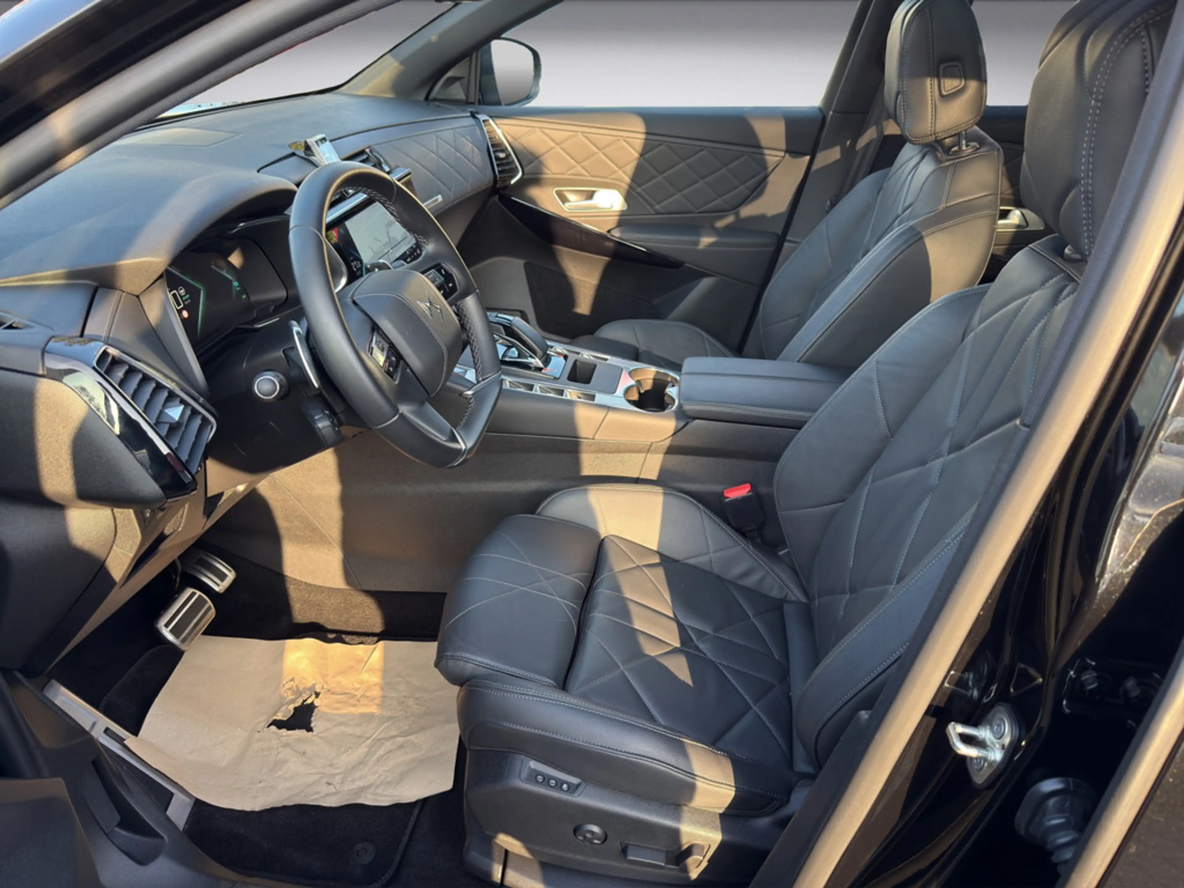 DS Automobiles DS 7 1.6 E-Tense 225 Grand Chic — photo 10
