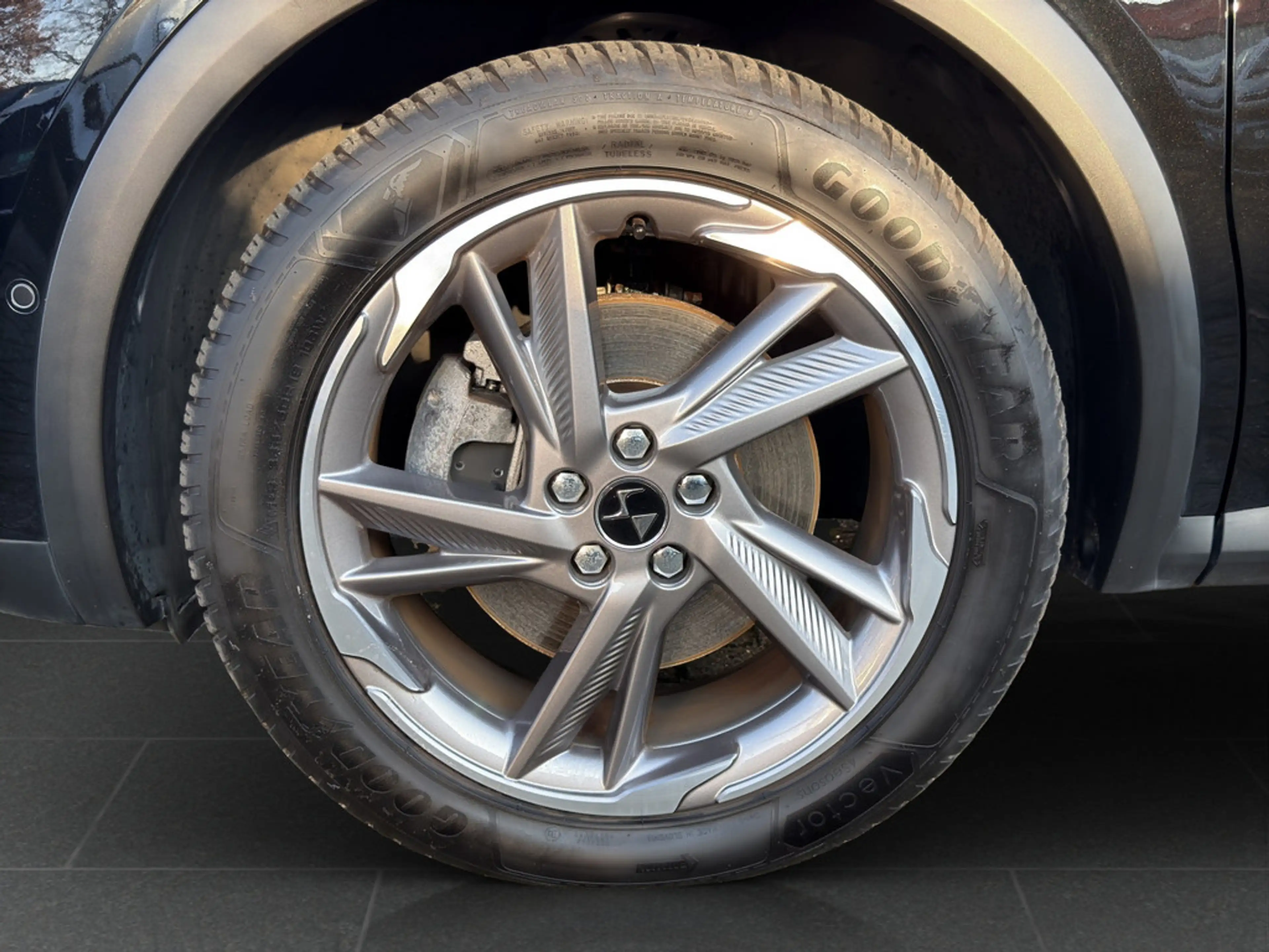 DS Automobiles DS 7 1.6 E-Tense 225 Grand Chic — photo 9