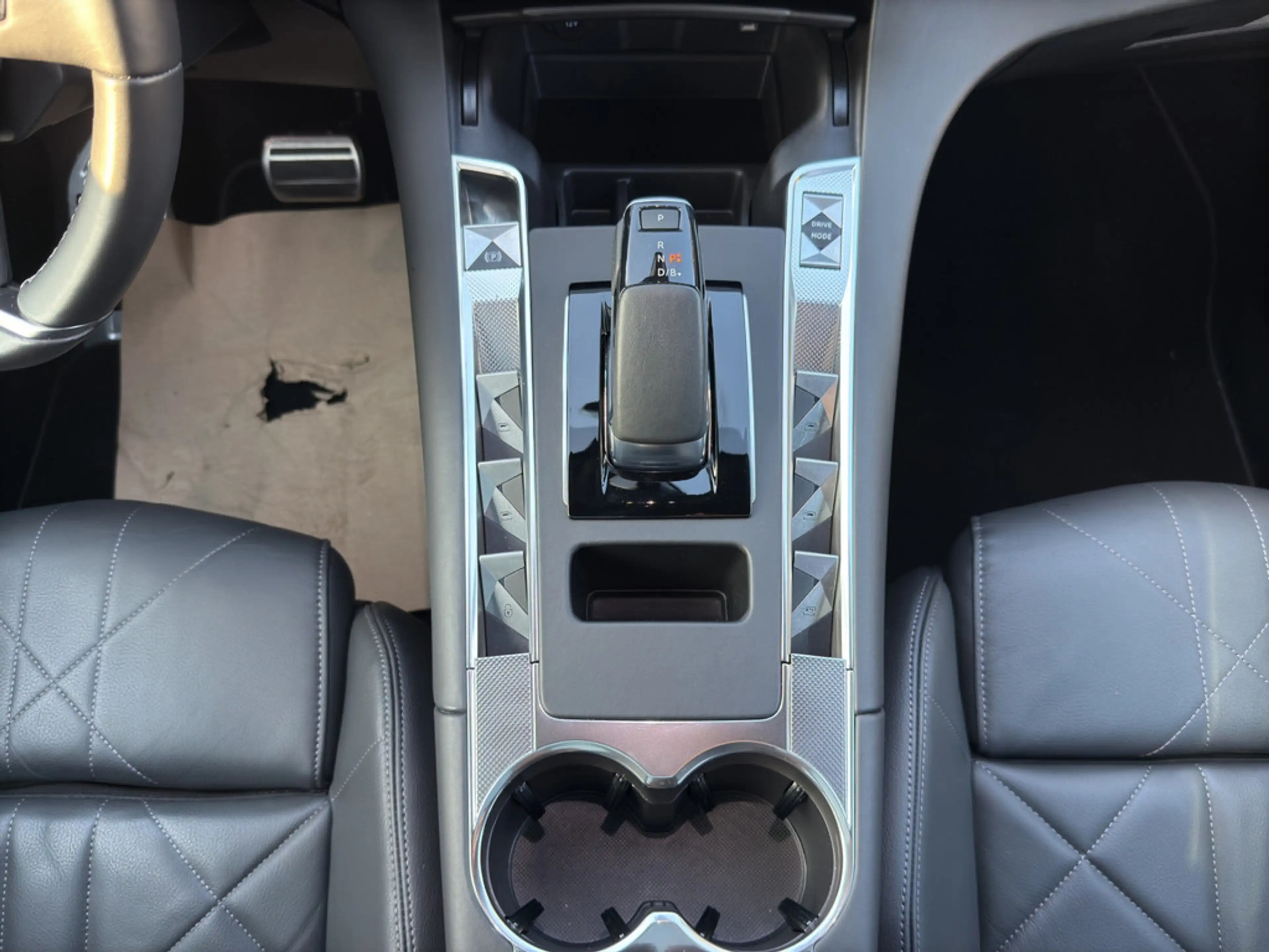 DS Automobiles DS 7 1.6 E-Tense 225 Grand Chic — photo 13