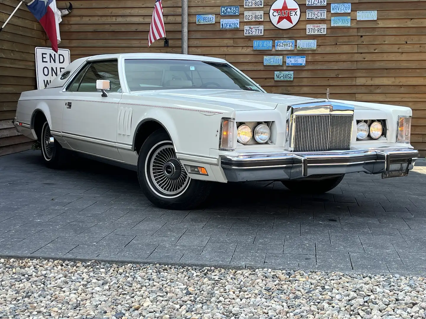 Ford Lincoln Continental Mark V Cartier Білий - 2