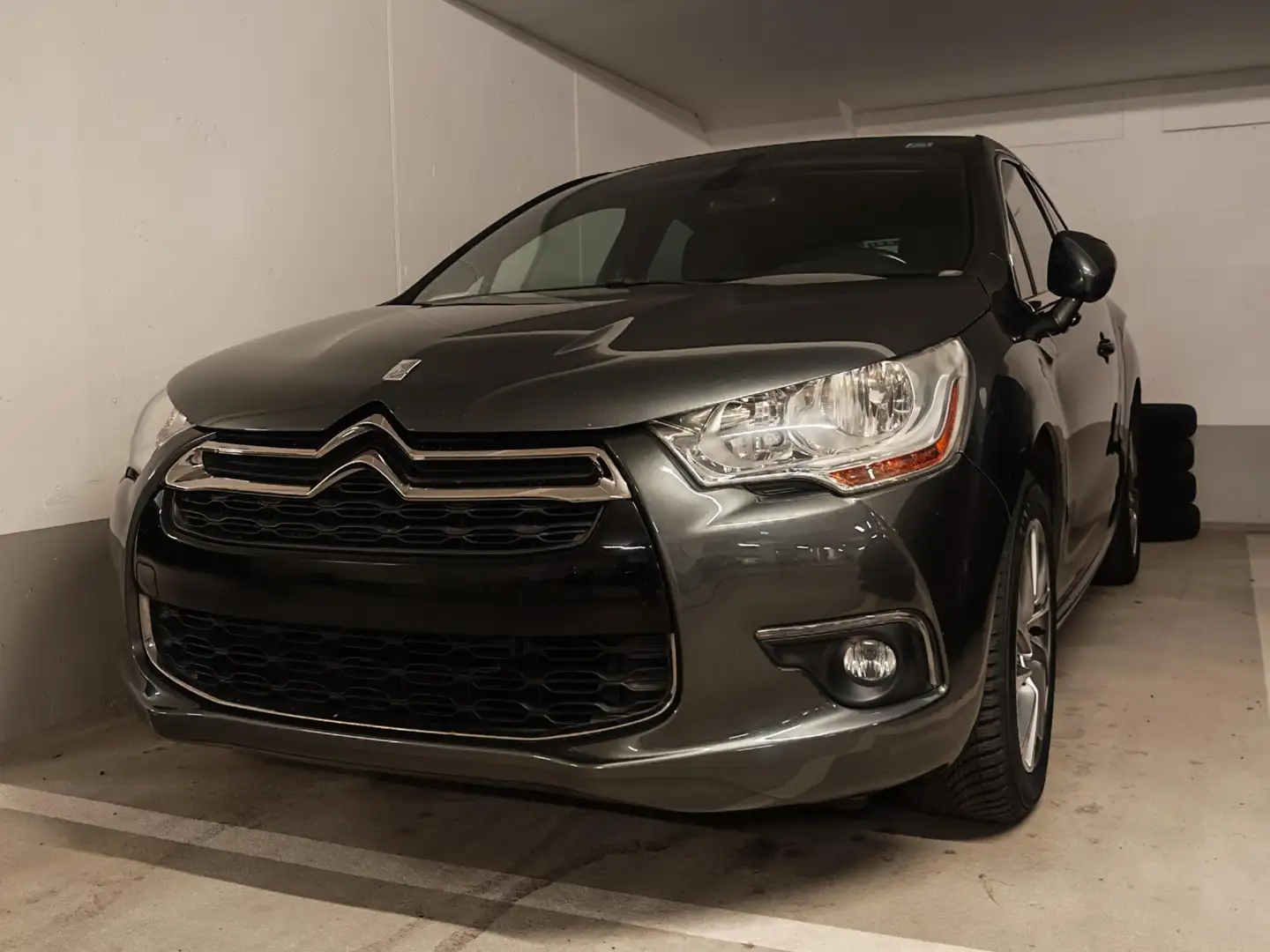 Citroen DS4 DS4 e-HDi 115 EGS6 Airdream So Chic Airdream So Chic Grau - 2