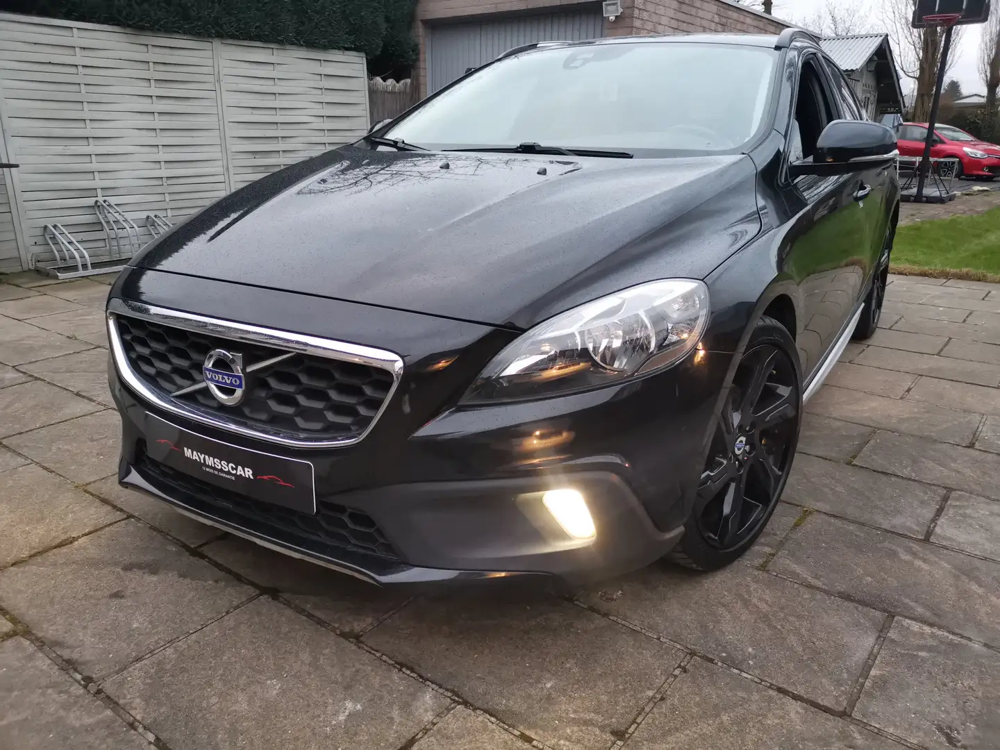 Volvo V40 Cross Country 1.6 D2 Momentum Zwart - 1