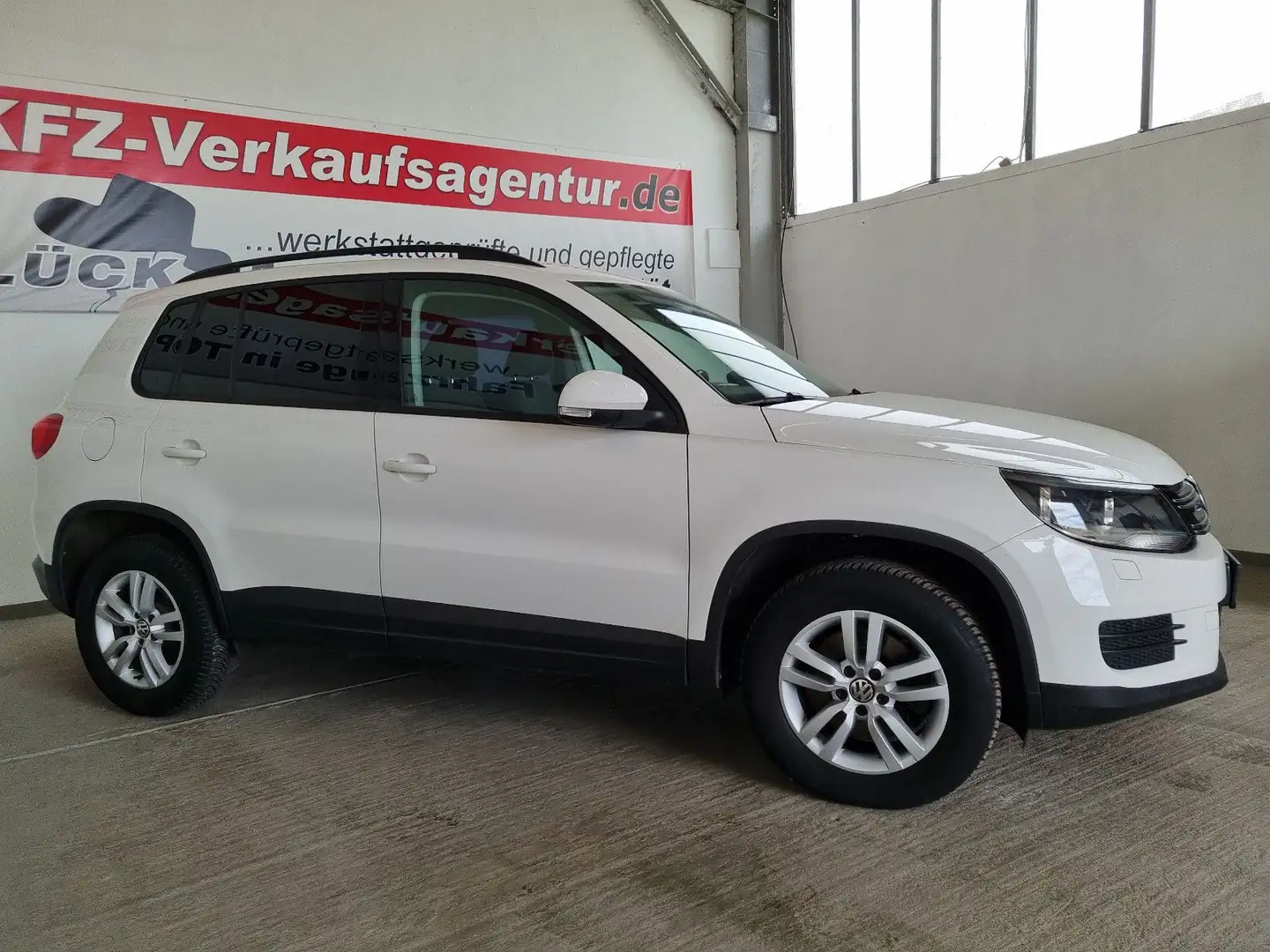 Volkswagen Tiguan Trend & Fun, Standheizung,1 Jahr Garantie Weiß - 2