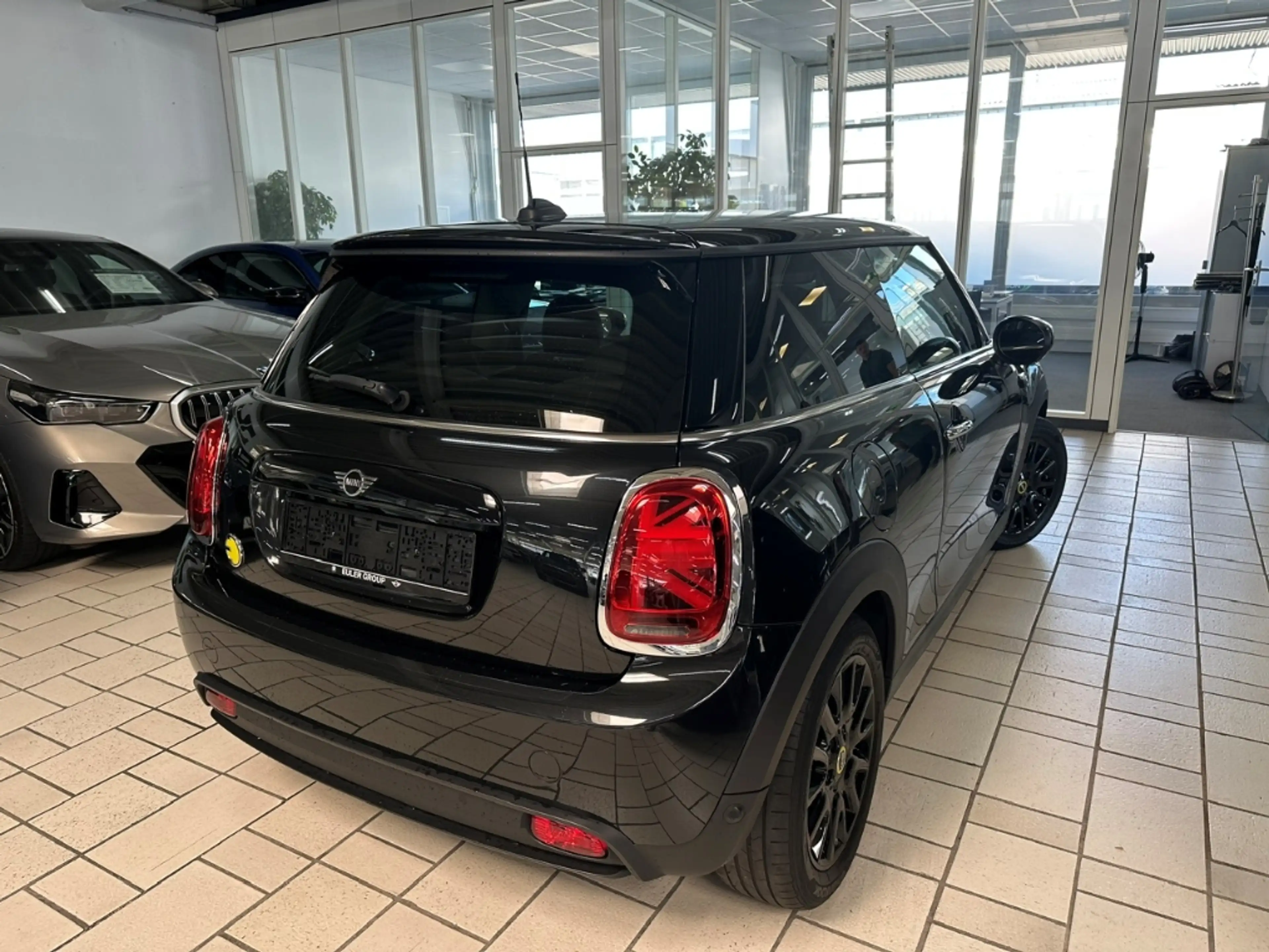 MINI Cooper SE 3-Türer Navi Digitales Cockpit LED Mehrzonenklima — photo 4