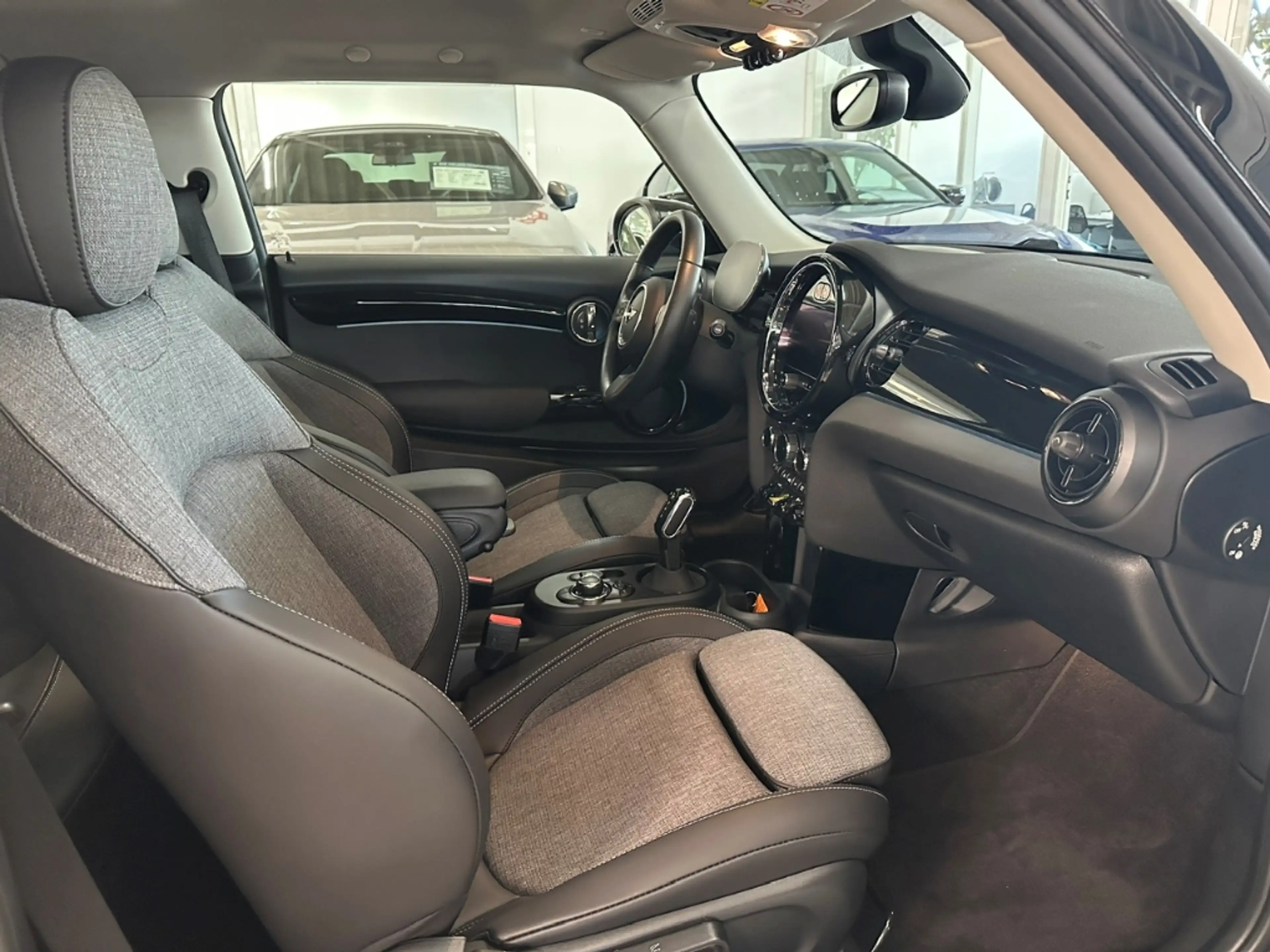 MINI Cooper SE 3-Türer Navi Digitales Cockpit LED Mehrzonenklima — photo 8