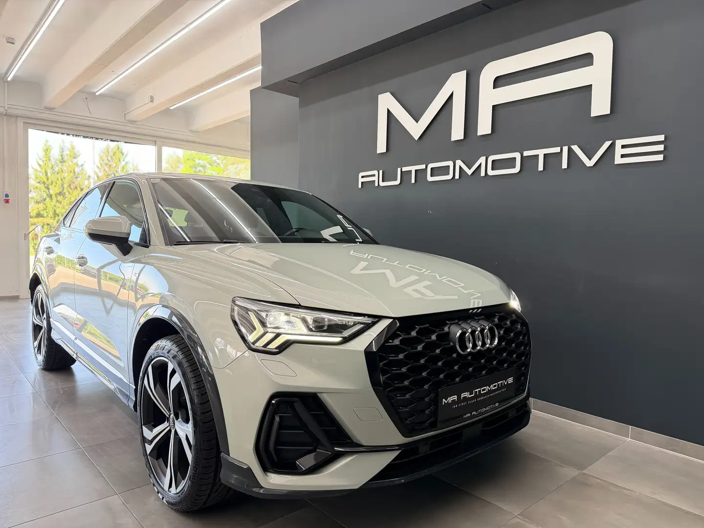Audi Q3 35 TDI 3xS-Line Sportback *MATRIX*AHK*BLACK*RFK* Silber - 2