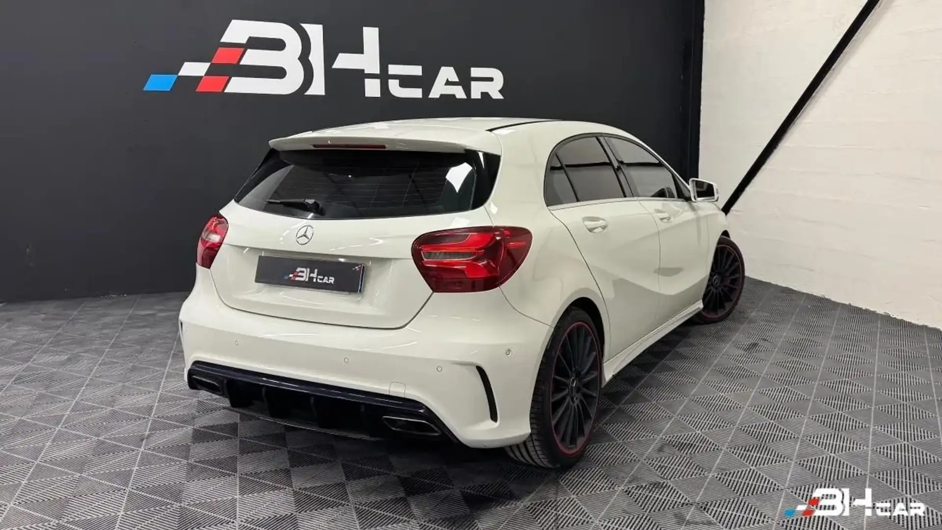 Mercedes-Benz A 45 AMG 45 AMG 4MATIC BVA / Sièges Perf / Historique compl Blanc - 2