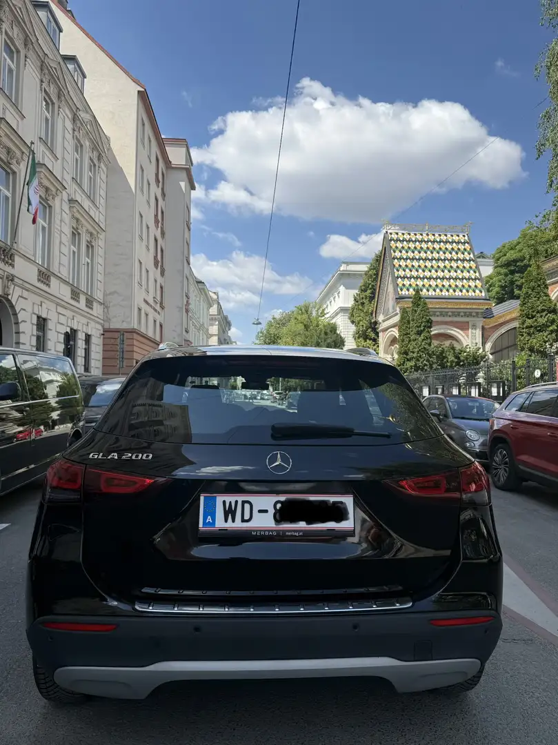Mercedes-Benz GLA 200 Aut. Schwarz - 1