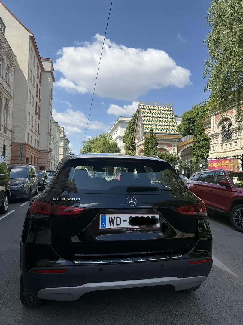Mercedes-Benz GLA 200 Aut. Schwarz - 2
