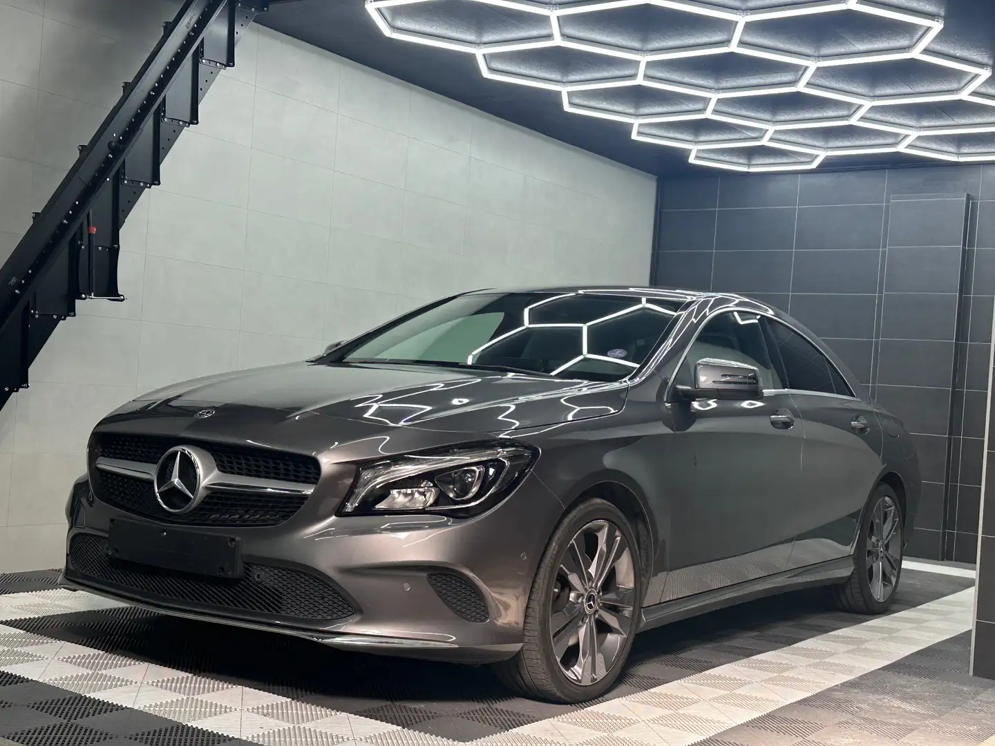Mercedes-Benz CLA 180 ***CAMERA *** GPS ***  GARANTIE *** Grijs - 1
