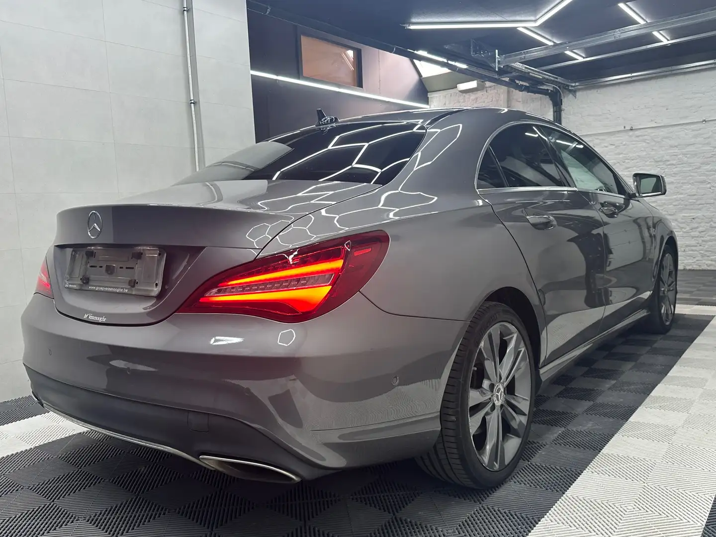 Mercedes-Benz CLA 180 ***CAMERA *** GPS ***  GARANTIE *** Grijs - 2