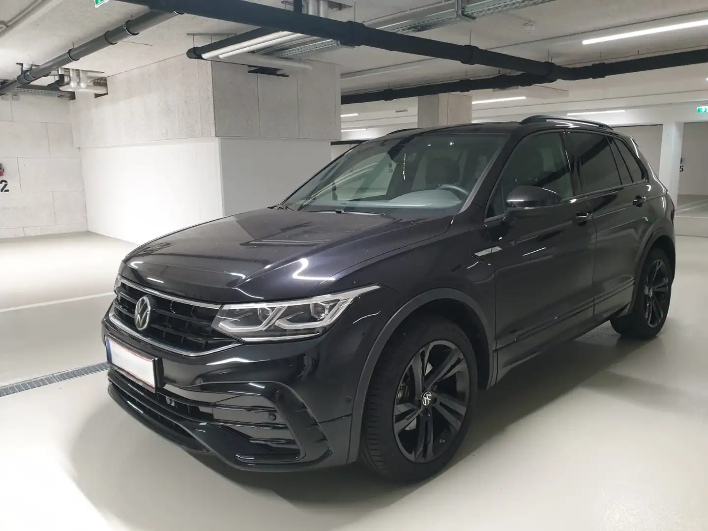 Volkswagen Tiguan Tiguan 2,0 TDI 4Motion R-Line DSG R-Line Schwarz - 2