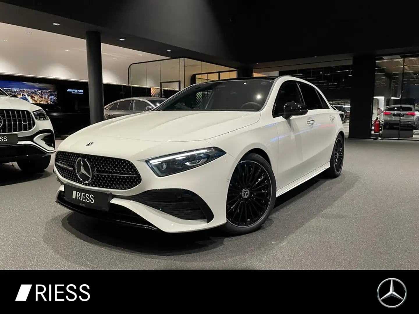 Mercedes-Benz A 220 4M AMG+PANO+AHK+DISTR+MULTIB+KEYL+MEMORY+ Bianco - 1