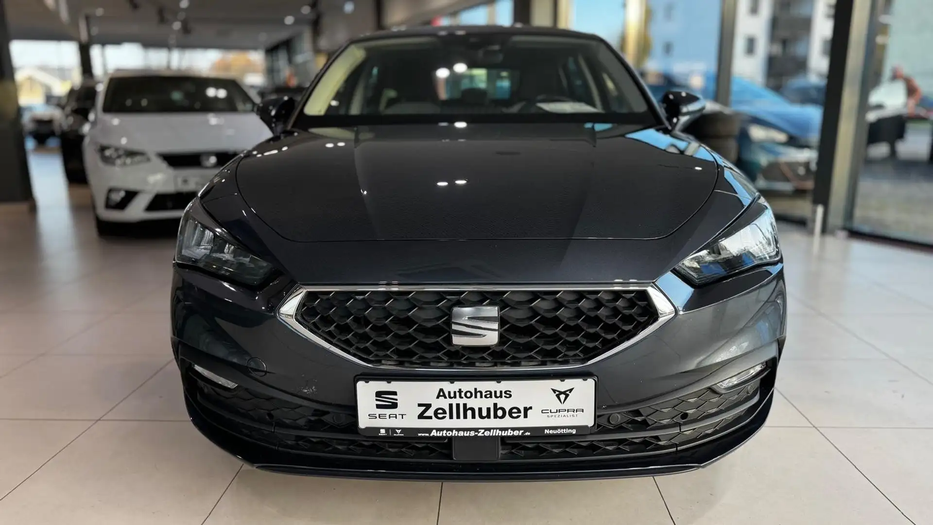 SEAT Leon 1.5 TSI Style *Navi*Full Link*Sitzheizung* Grau - 2