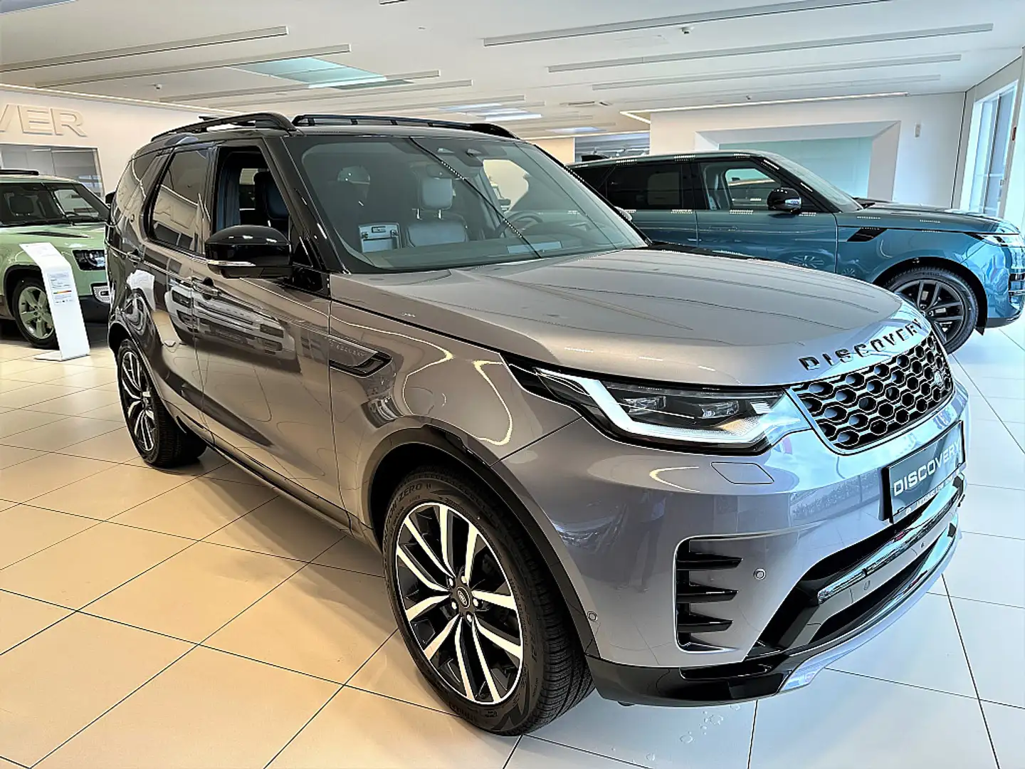 Land Rover Discovery 5 D300 AWD R-Dynamic SE Aut. siva - 1