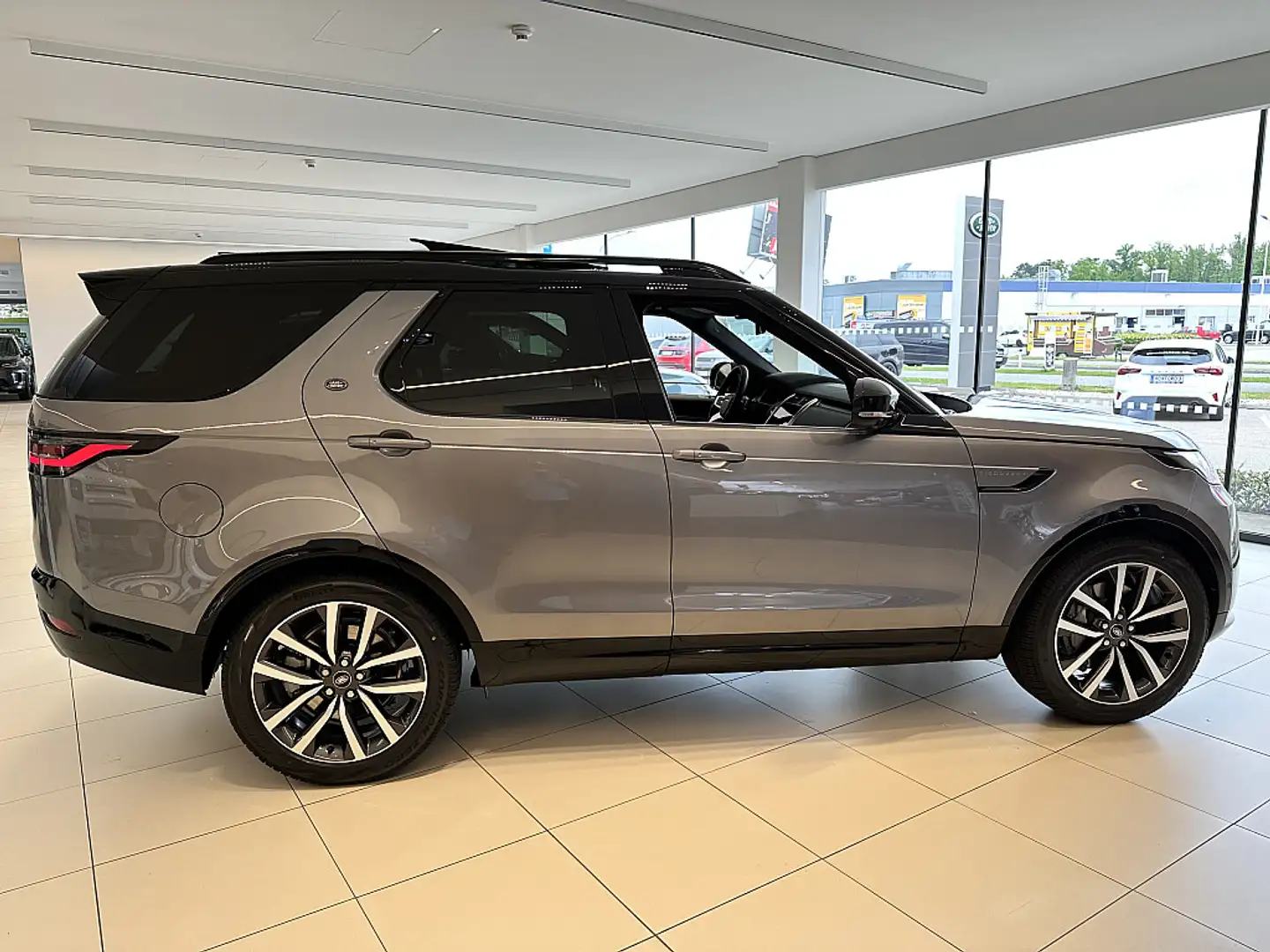 Land Rover Discovery 5 D300 AWD R-Dynamic SE Aut. Szary - 2