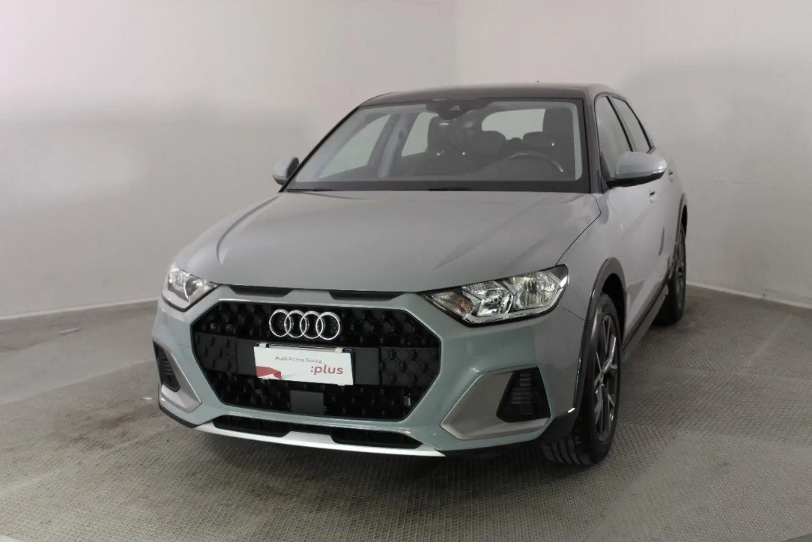 Audi A1 citycarver 25 TFSI Admired Šedá - 1