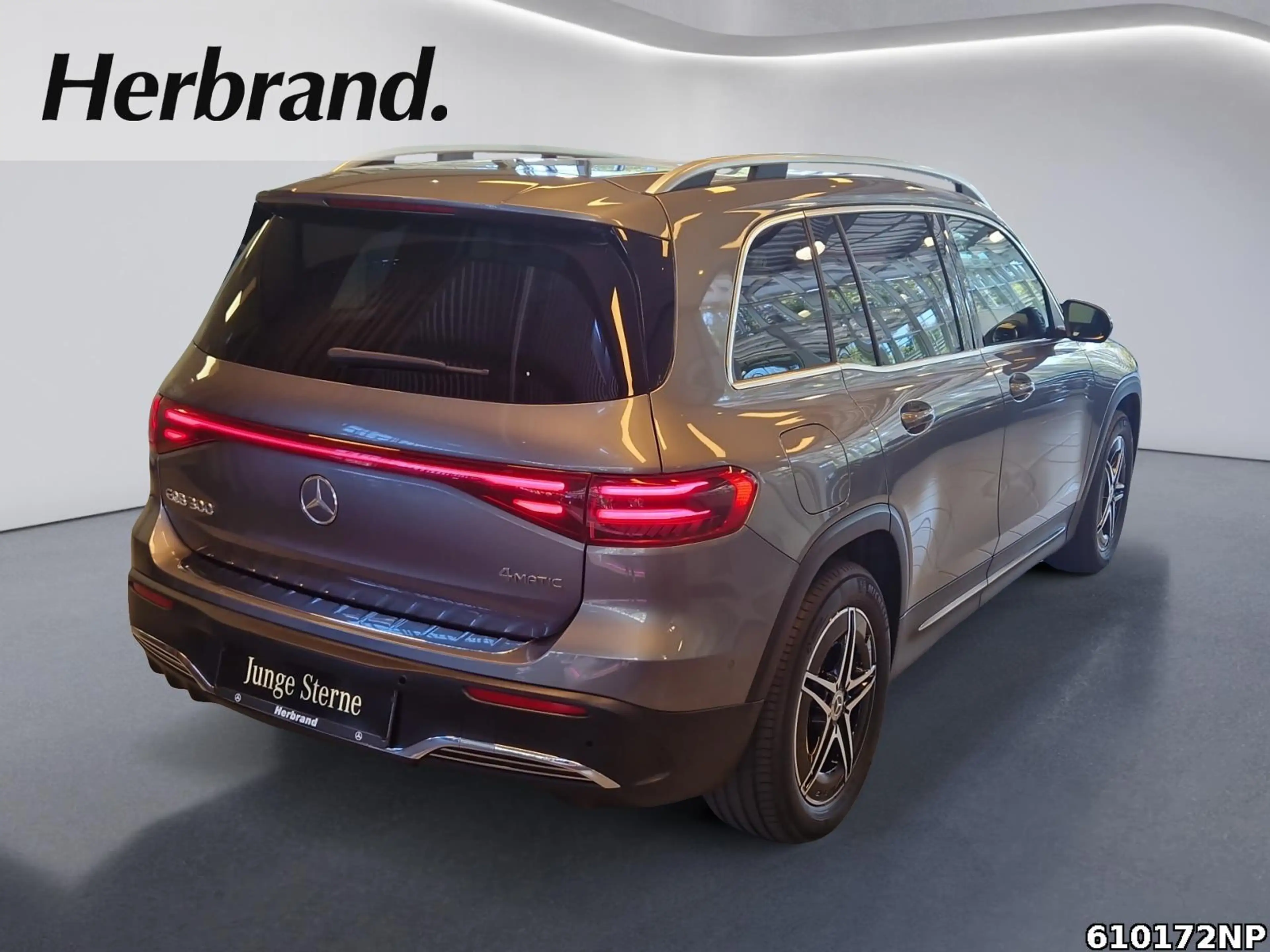 Mercedes-Benz EQB 300 AMG 4M AHK Distronic Kamera Totwinkel — photo 3
