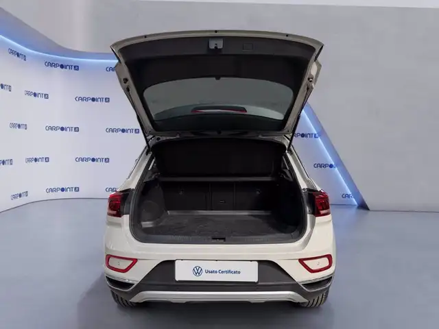 Volkswagen T-Roc view 18