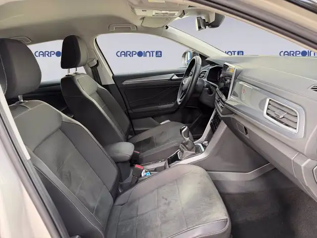 Volkswagen T-Roc view 16