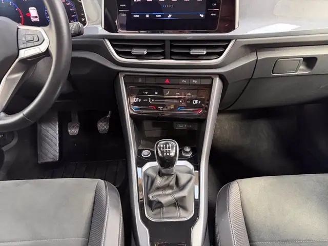Volkswagen T-Roc view 12
