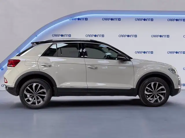 Volkswagen T-Roc view 7