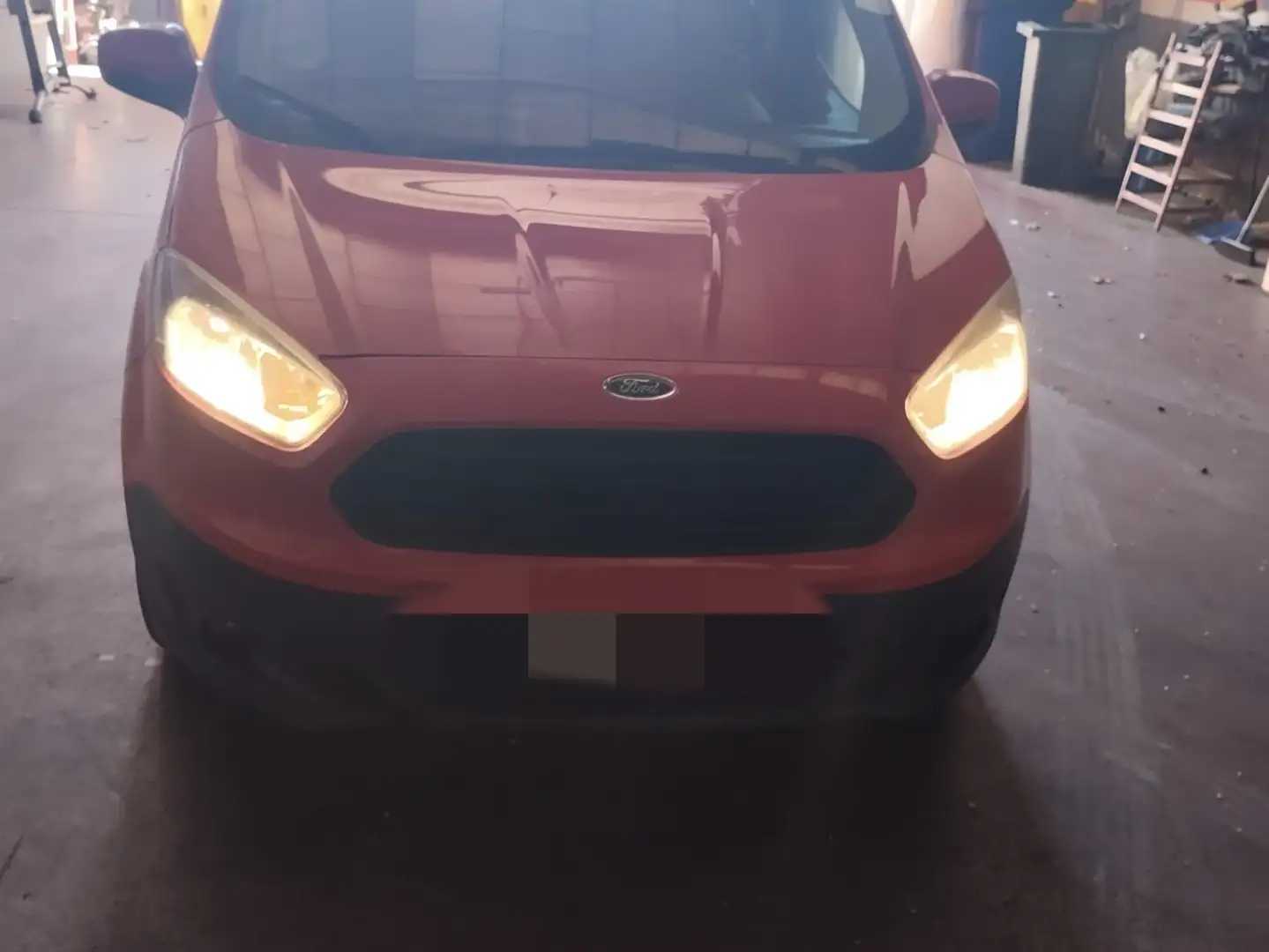 Ford Transit Courier Kombi 1.5TDCi Ambiente 95 Rosso - 1