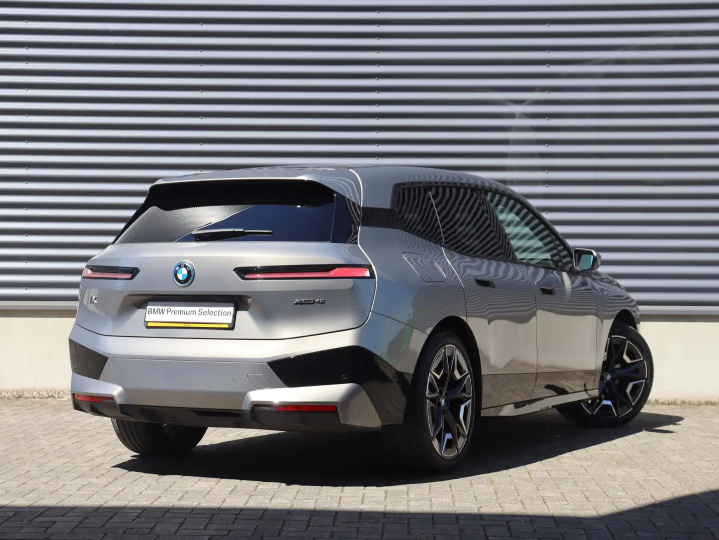 BMW iX xDrive40 | High Executive | Sportpakket | Sky Loun Gris - 2