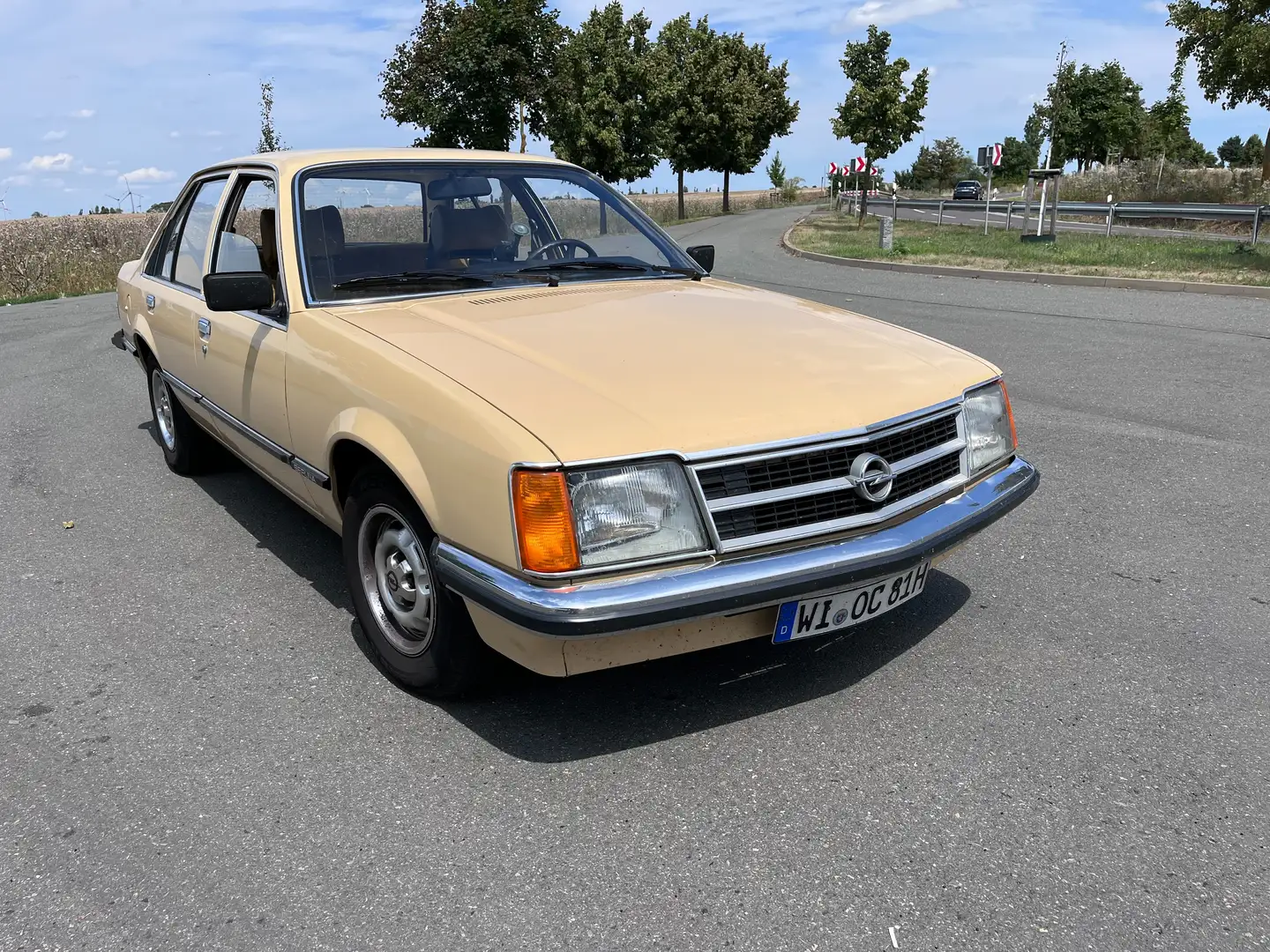 Opel Commodore Beige - 1