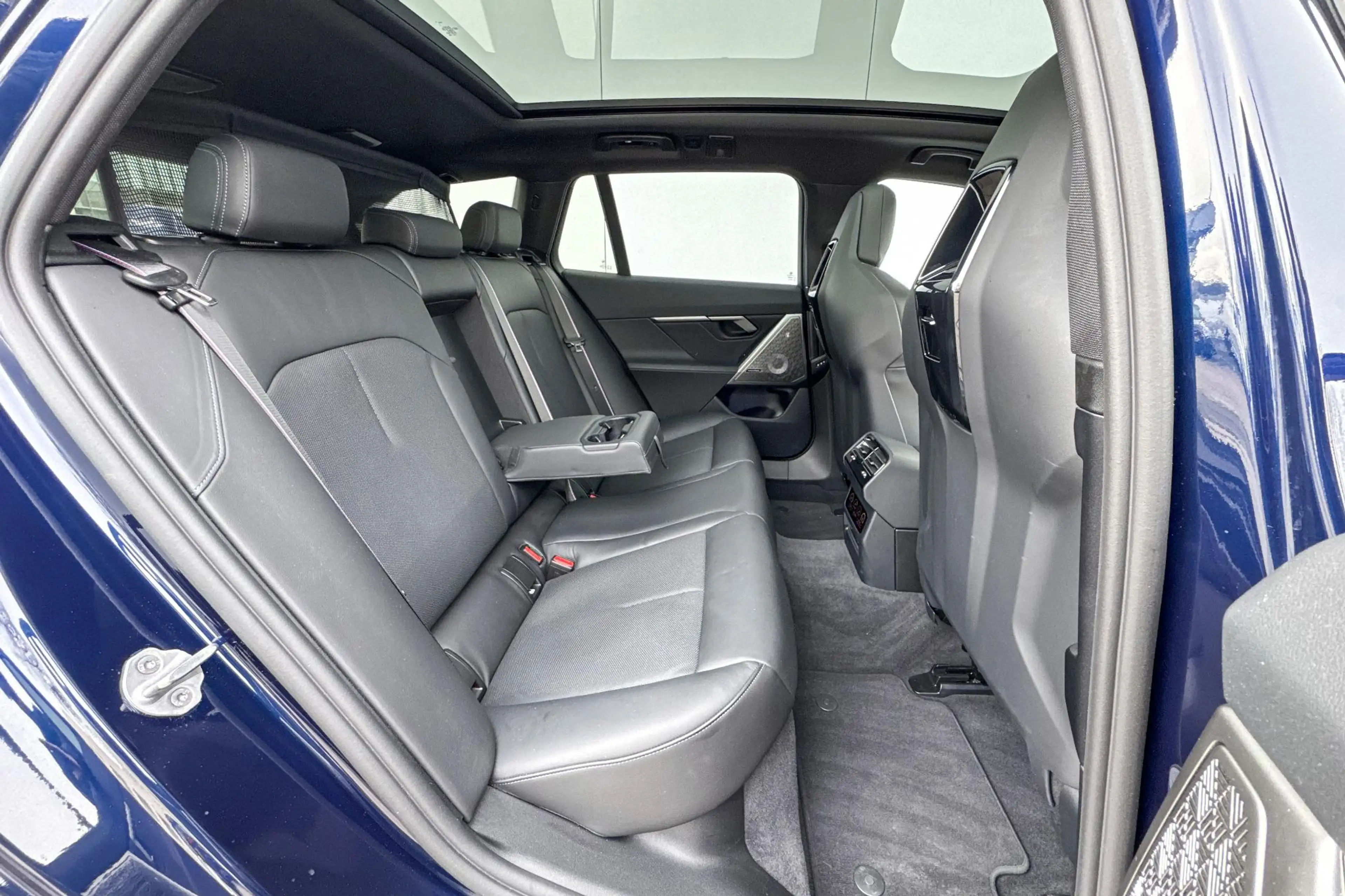 BMW 550 5 Serie Touring 550e xDrive M-Sport Pro / Bowers & — photo 9