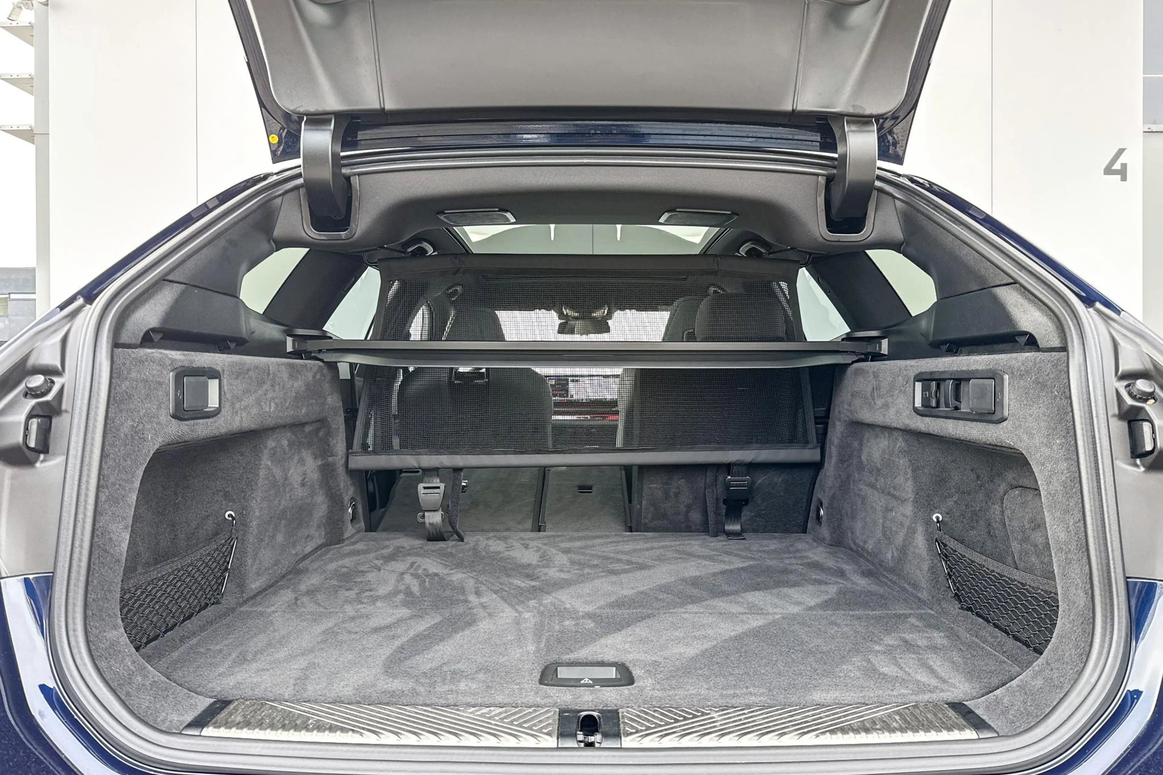 BMW 550 5 Serie Touring 550e xDrive M-Sport Pro / Bowers & — photo 11