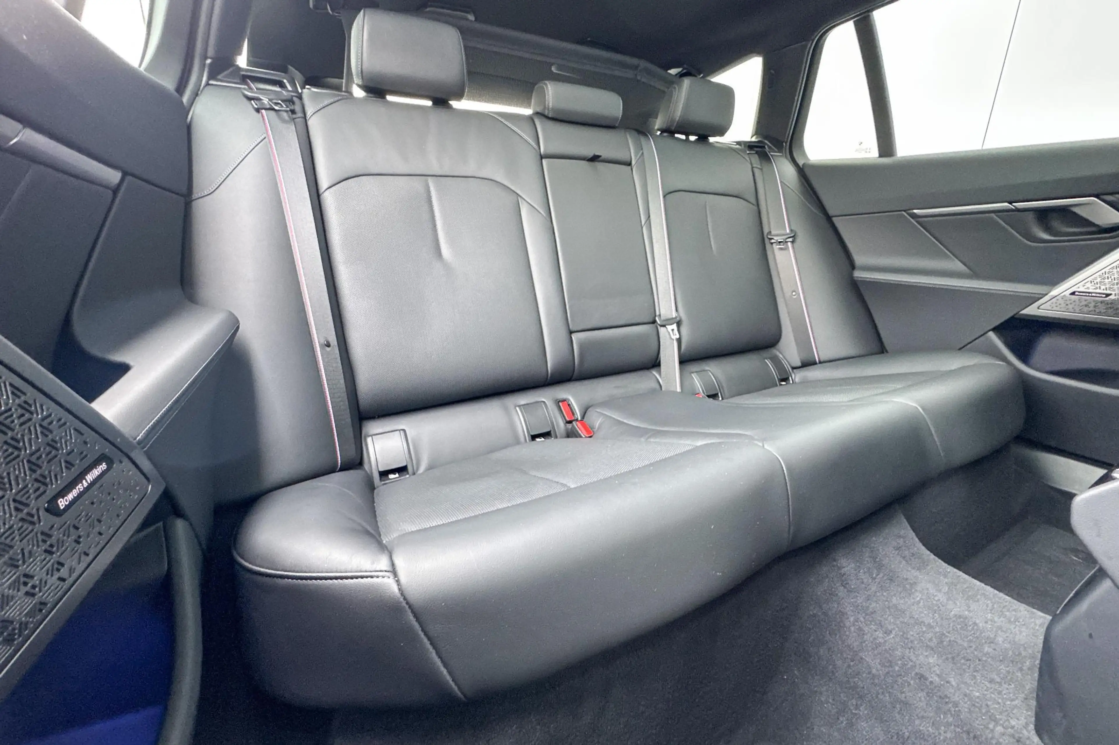 BMW 550 5 Serie Touring 550e xDrive M-Sport Pro / Bowers & — photo 8